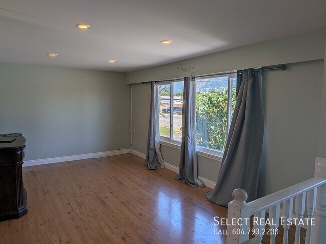 Photo du bâtiment - 46396 Strathcona Rd