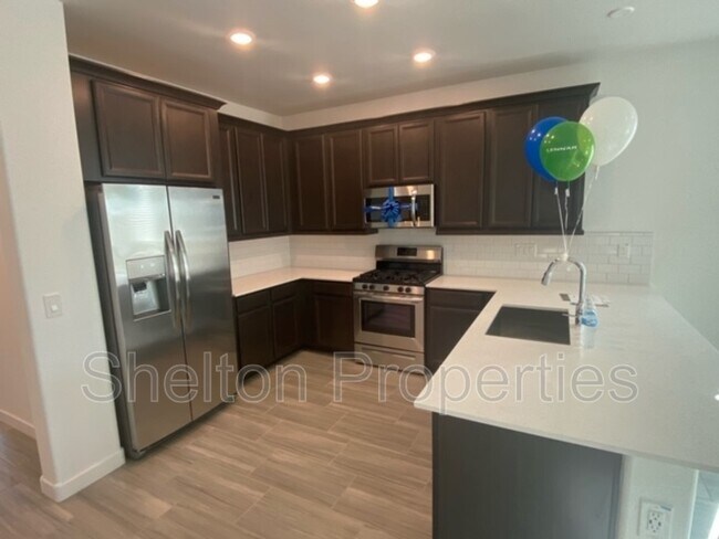 Building Photo - 14611 W Charter Oak Rd