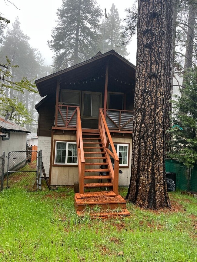Foto del edificio - Cozy Crestline Cabin