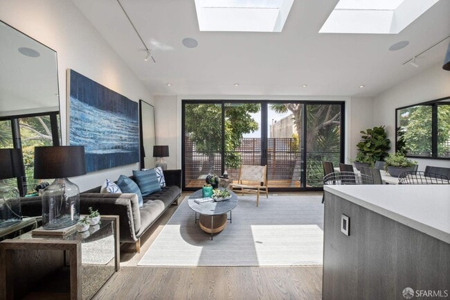 Building Photo - 903 Minnesota St