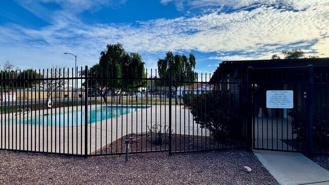 Building Photo - Beautifully Updated 3 Bedroom, 2 Bathroom Single-Level Home in Chandler (85225)!