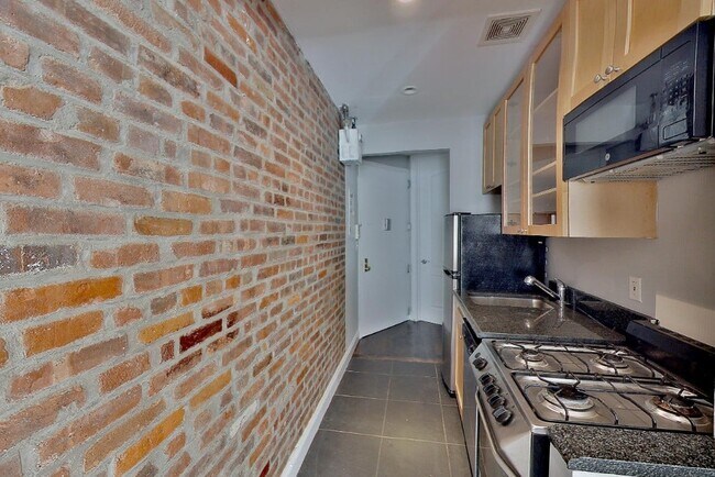 Foto del edificio - 346 E 18th St
