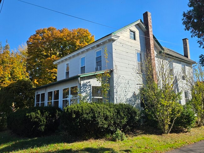 Foto del edificio - 2215 N Main St