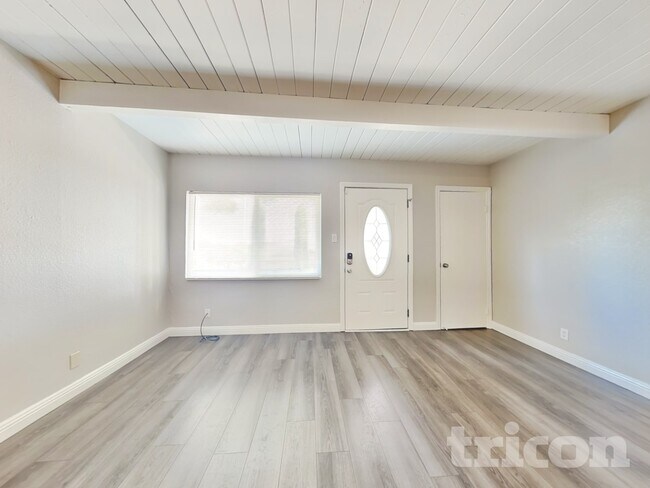 Building Photo - 500 Shaddick Dr