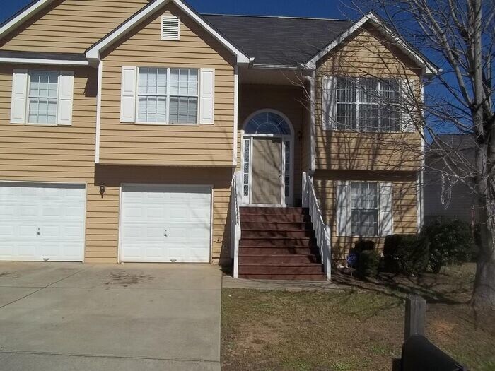 Primary Photo - Now Available! 5 bedroom 2.5 bath