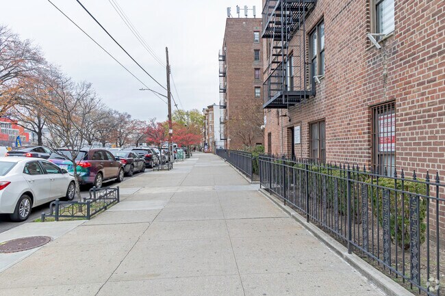 Walkway - 2860 Bailey Ave
