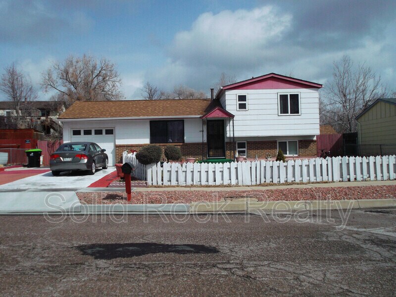 Primary Photo - 1068 Western Dr