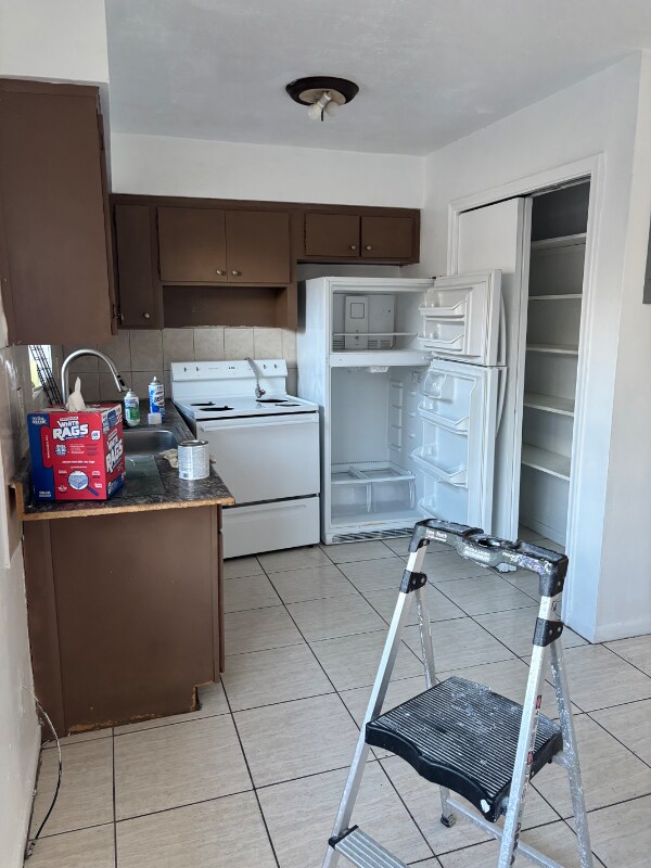 Foto del edificio - 5940 NW 16th Pl