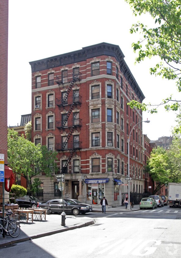 Primary Photo - 24 Charles St