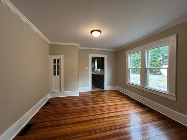 Foto del edificio - 400 Bradstone Dr