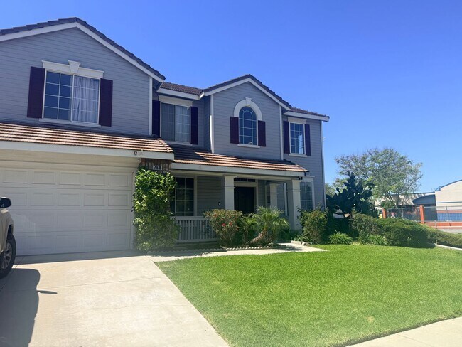 Foto del edificio - Stunning 5-Bedroom Pool Home in Corona is now available for rent