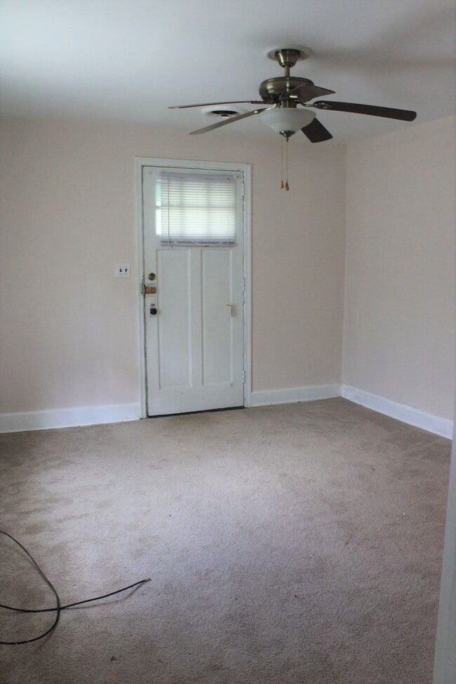 Building Photo - Updated 3 Bed and 1 Bath