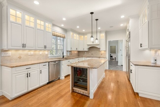 Building Photo - 11 Bobolink Rd