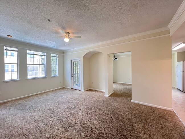 Building Photo - Perfect apartment waiting for you!