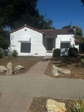 Building Photo - 1830 Oak St