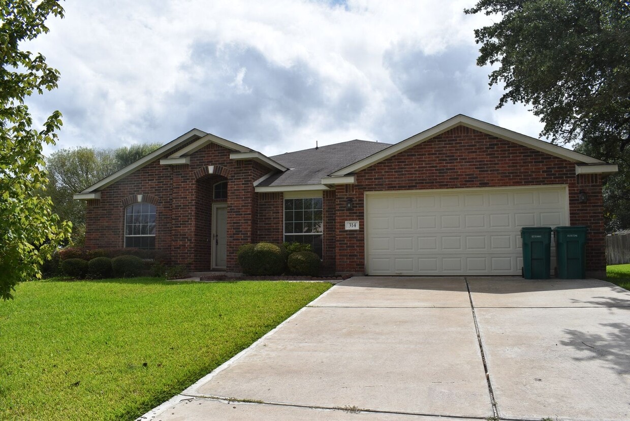 Primary Photo - Gorgeous house in Skipcha Estates! HUMONGOUS!