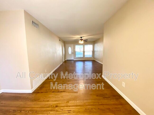 Building Photo - 9560 Mercer Dr