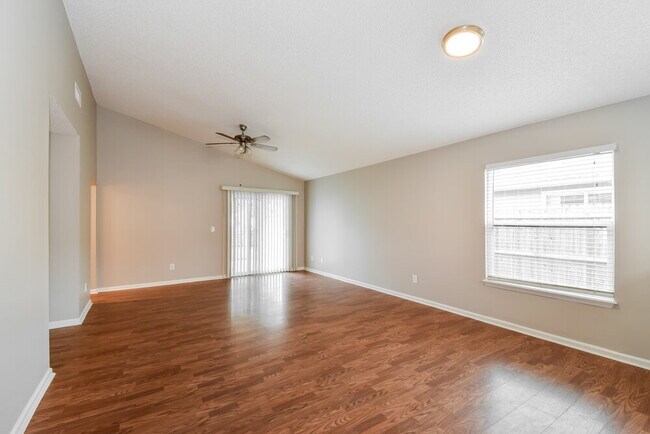 Foto del edificio - 1976 Hunters Trace Cir