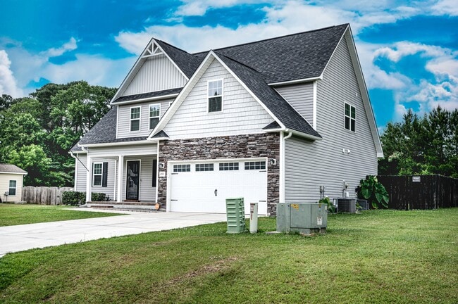 Foto del edificio - 204 Gillcrest Ct