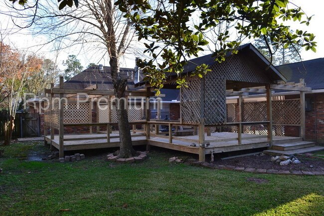 Building Photo - 817 N Coventry Dr
