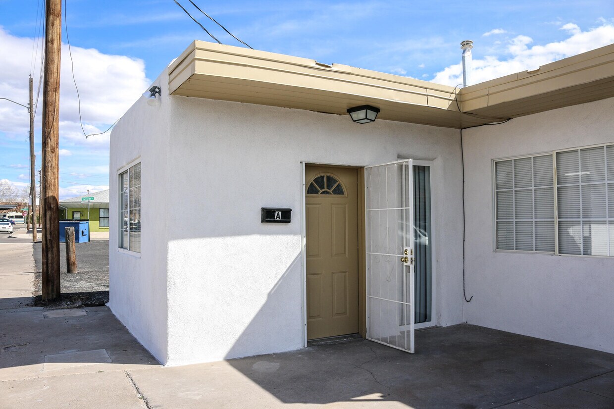 Primary Photo - 4302 Mesa Grande Pl SE