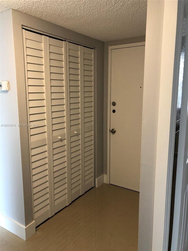 Foto del edificio - 7787 SW 86th St
