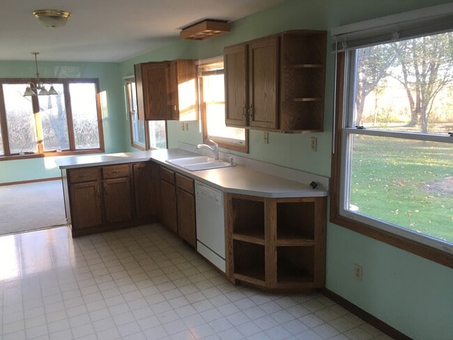 Kitchen - 3820 Hayes Ave