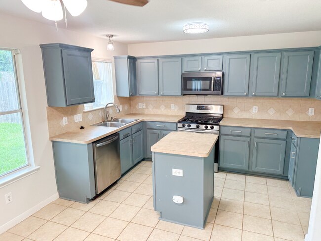 Building Photo - 4027 Falvel Cove Dr