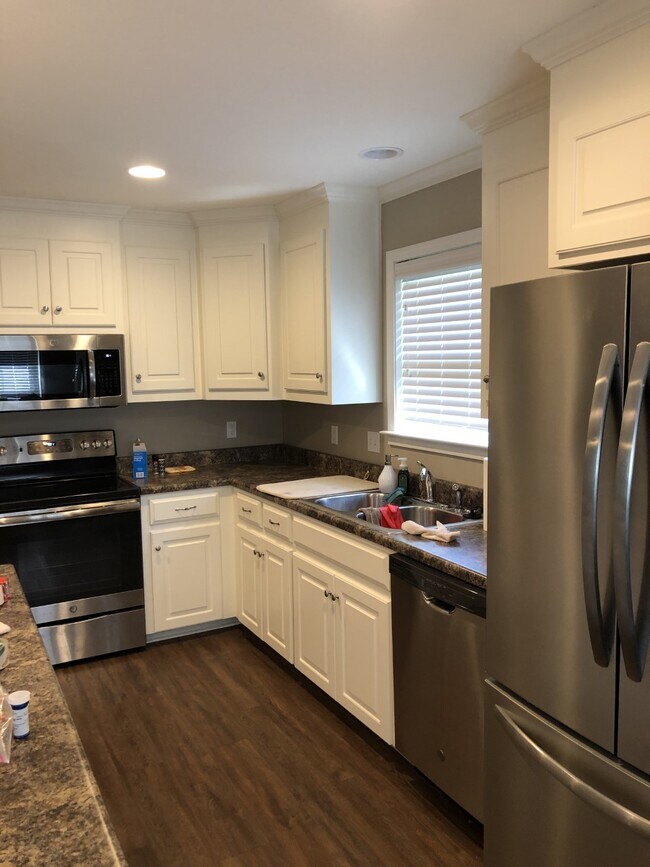 Foto del edificio - 202 Sprucepine Rd