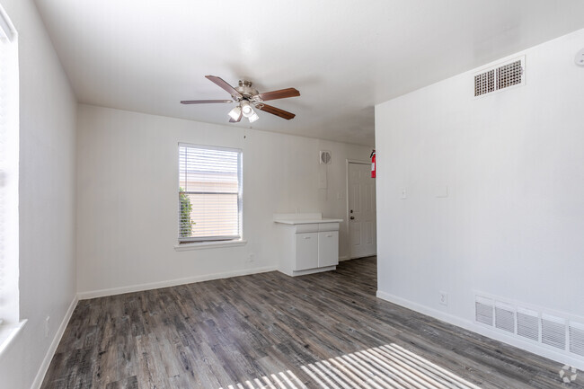 2BR, 1.5BA - 1024 SF TH - Dining Area - Cedar Elm Apartments