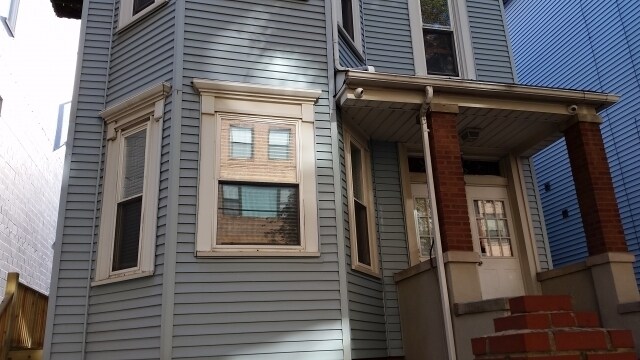 Primary Photo - 2430 N Southport Ave