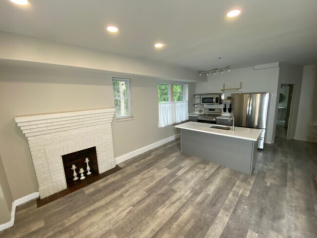 Building Photo - 3034 Marshall Ave