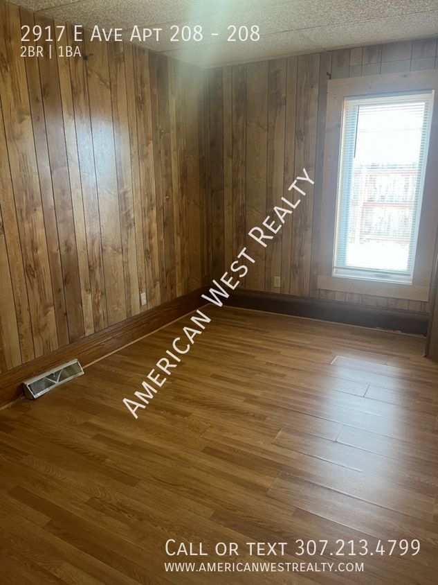 Building Photo - 2917 E Ave