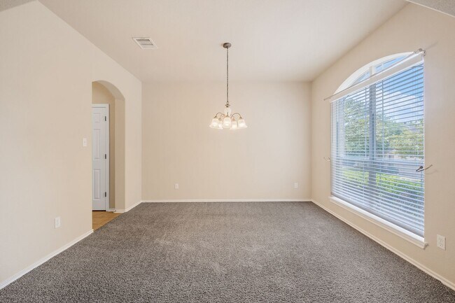 Foto del edificio - Stylish 3-Bedroom, 2.5-Bath Home in Prime ...