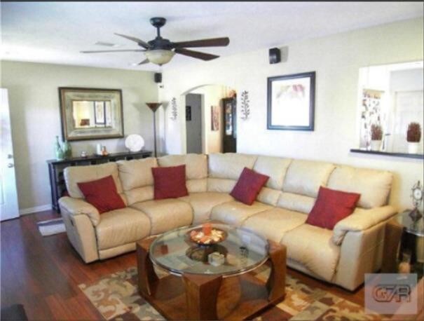 Foto del edificio - 5611 Stewart Ave