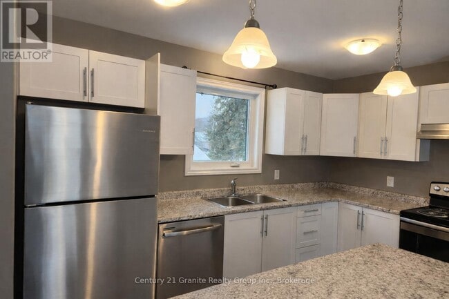 Building Photo - 11 Chandos St