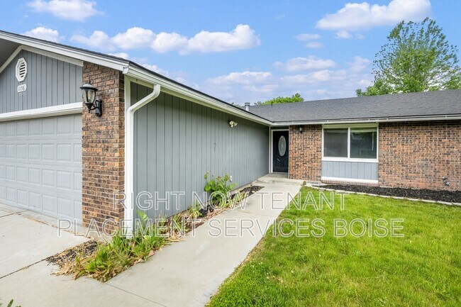 Building Photo - 11156 W Gunsmoke St