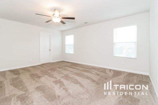 Building Photo - 2848 McKenzie Dr