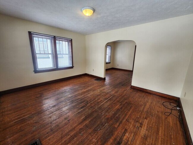 Foto del edificio - 2 Bedroom Home Near Union Hospital - Pets Welcome!