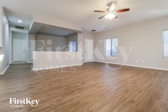 Foto del edificio - 601 W Elm Ln