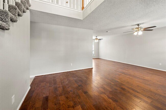 Building Photo - 18115 Holly Green Dr