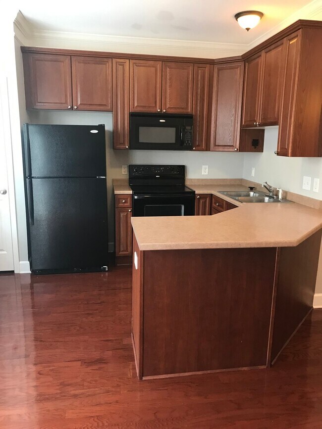 Foto del edificio - Reduced Rent/Move In Special/Lenox Village...