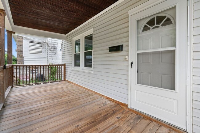 Foto del edificio - Updated 2 Bedroom Single Family Home In Be...