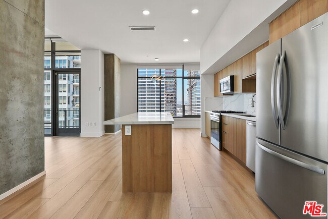 Foto del edificio - 1100 S Hope St