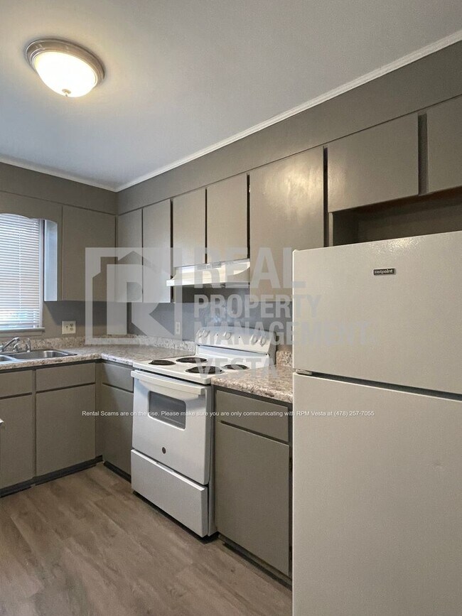 Building Photo - Spacious Apartment in Great North Macon Ne...