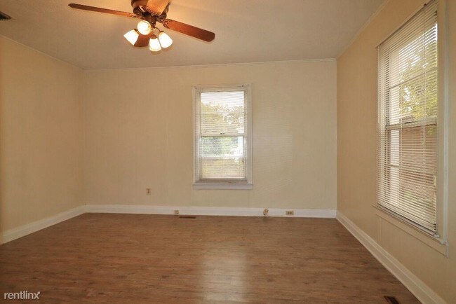Building Photo - 2 br, 1 bath House - 9910 Campus Ave