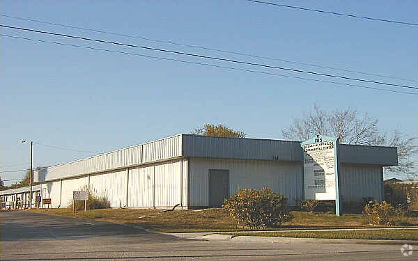 Building Photo - 404 S Mercury Ave