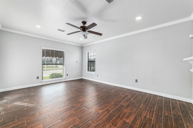 Foto del edificio - 5012 Irvington Blvd