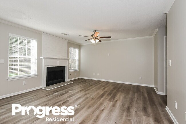 Foto del edificio - 409 Hidden Creek Ct