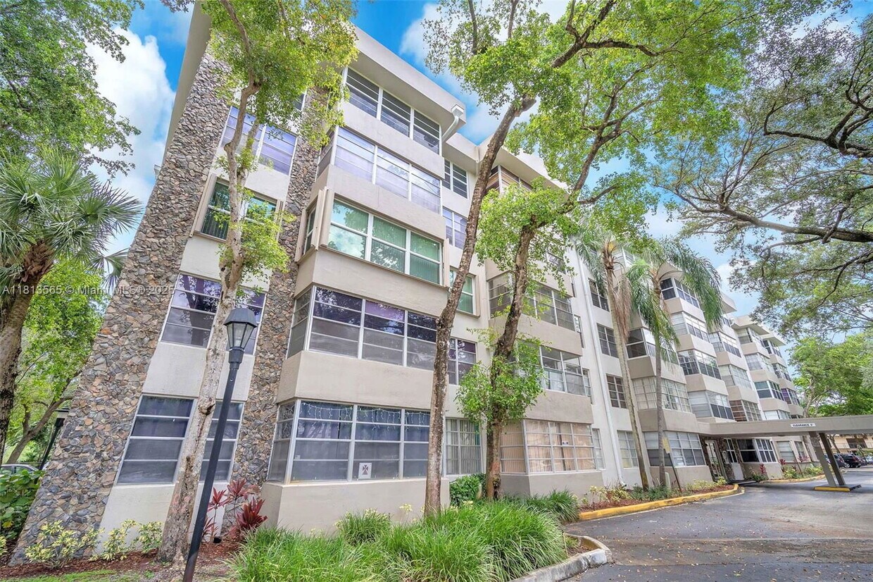 Foto principal - 6500 Cypress Rd